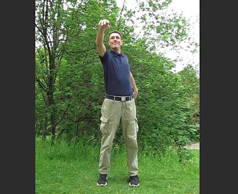 Wirbelsäulenübung aus dem White Crane Qigong nach Biotensegrity-Prinzipien